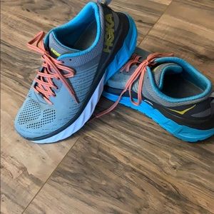 Hoka one one Arahi 3 ✨like new ✨
